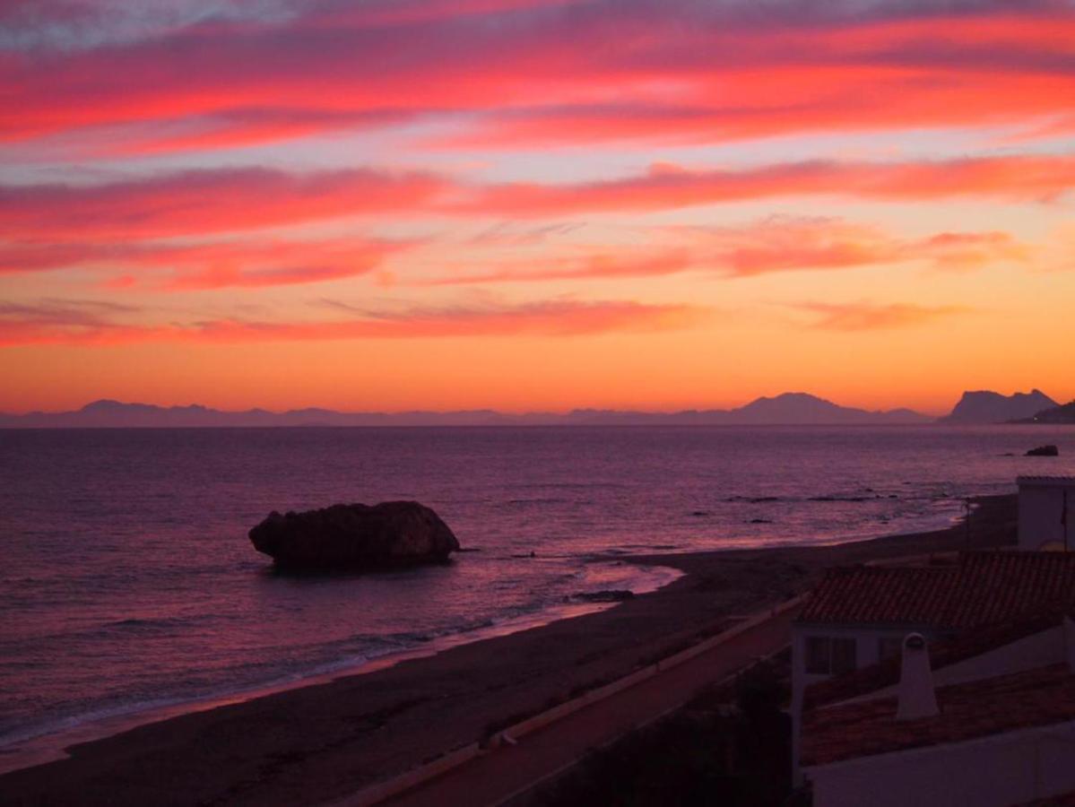 Seaside Vista Terrace: Panoramic Costa Del Sol Retreat Apartament *